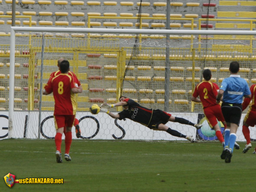 Mengoni decisivo con le sue parate