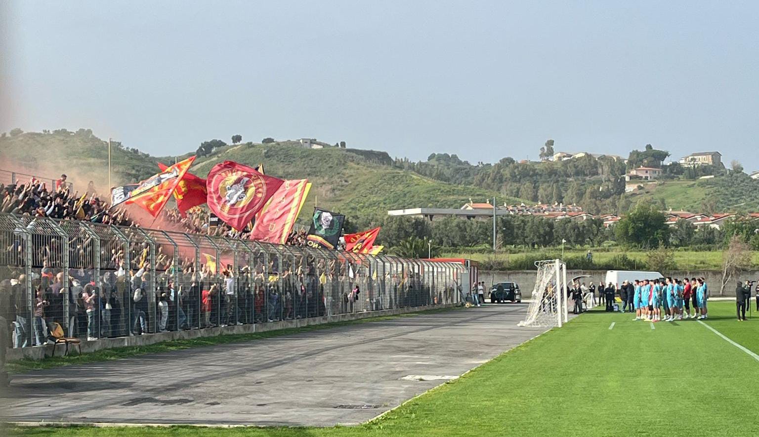 2 Bandiere Adorazione Semicerchio In Raso - 55" Per Danza Chiesa, Con Bastoni Regolabili (Bianco) - Foto 7